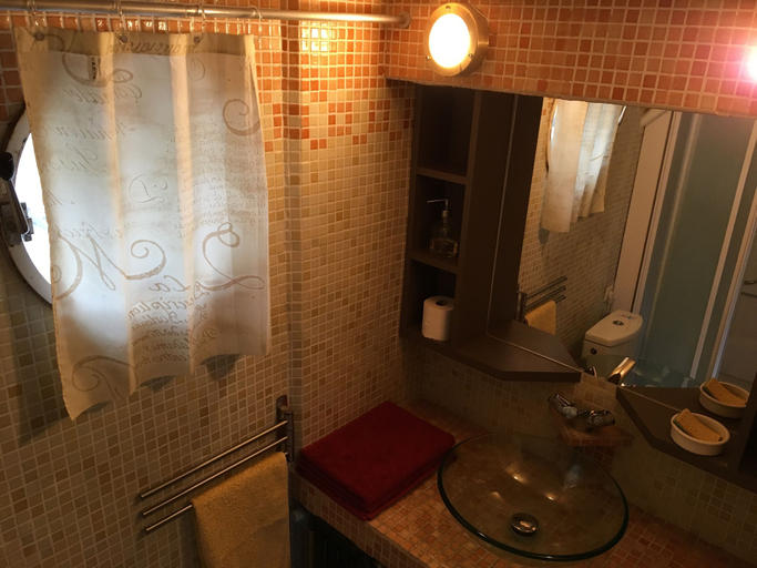 Bathroom 4, Boat For Guest, Hauts-de-Seine
