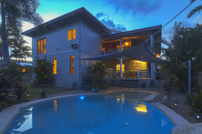 Sport & Beauty 2, Driftwood Bed and Breakfast, Johnstone