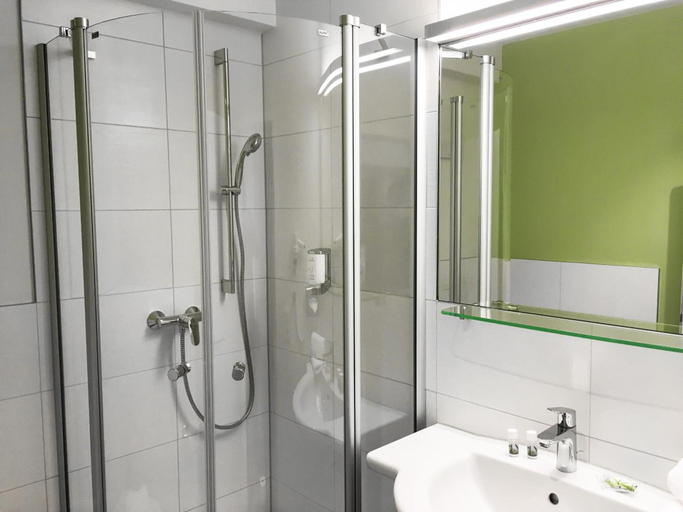 Bathroom 5, Hotel Susewind, Rostock