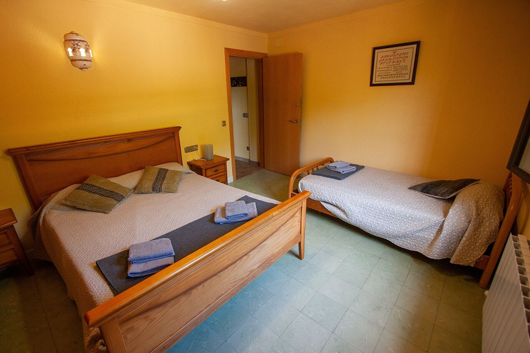 Bedroom 3, Can Dalemus, Girona