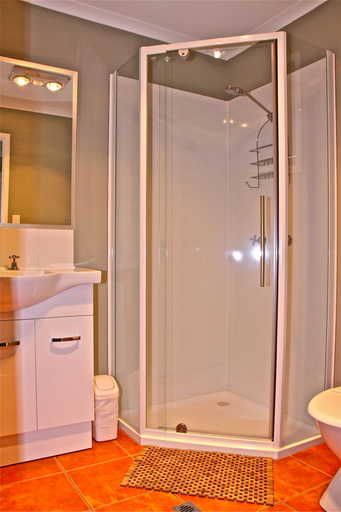 Bathroom 5, Barcaldine Country Motor Inn, Barcaldine