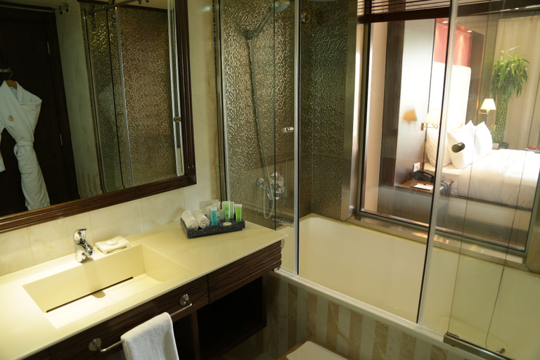 Bathroom 5, Golden Lili Resort & Spa, Baabda