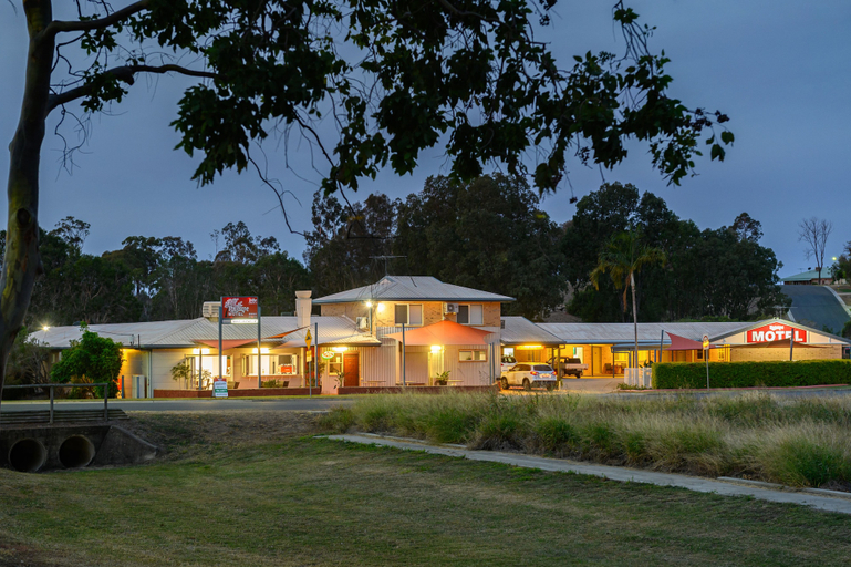 Exterior & Views 2, Raintree Motel Biloela, Banana
