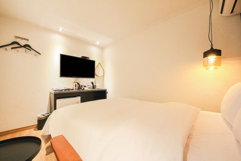 Bedroom 2, Hotel WO  in Chungjeongro, Jung
