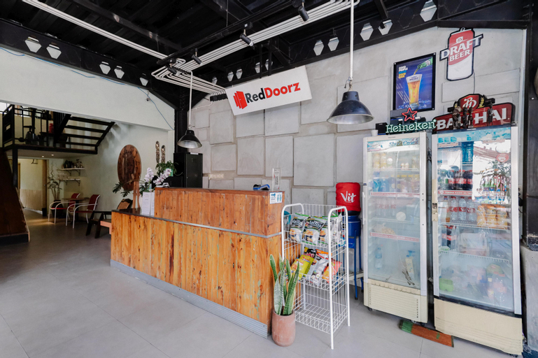 Public Area 3, RedDoorz near Alun Alun Madiun, Madiun