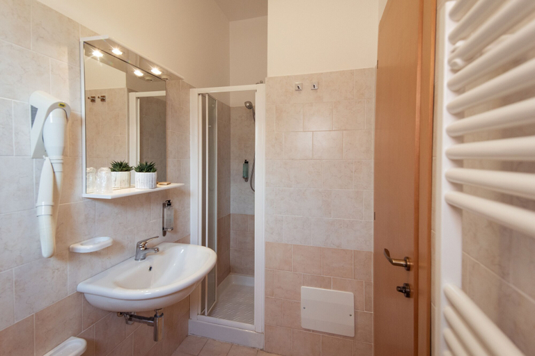 Bathroom 4, Hotel Adria, Teramo
