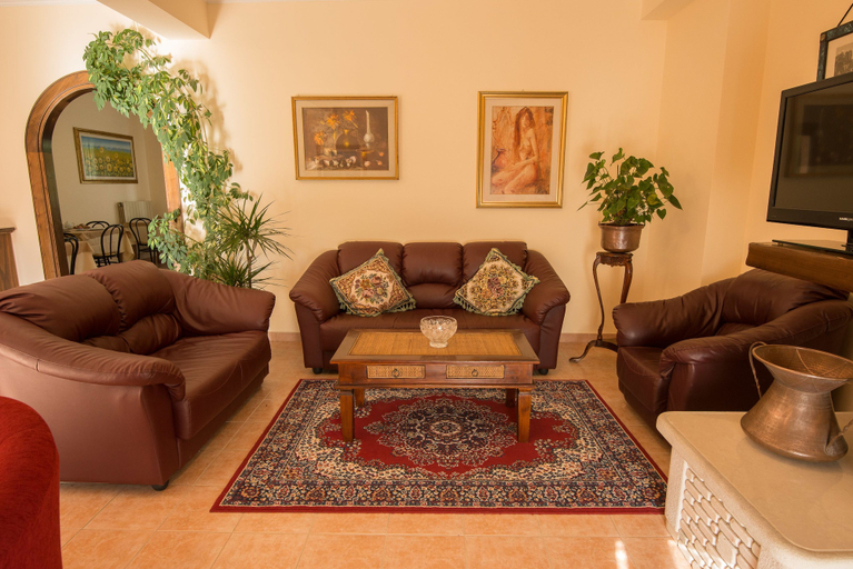 Others 5, Albergo della Corte, L'Aquila