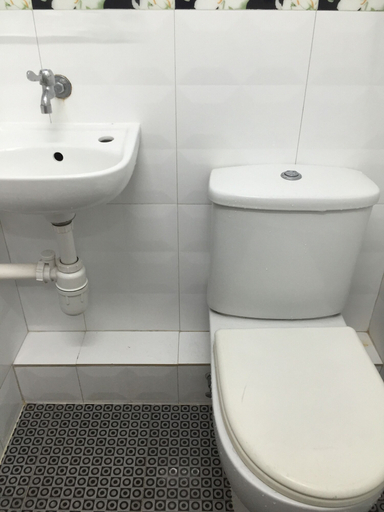 Bathroom 2, International Inn, Kowloon