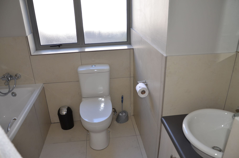 Bathroom 4, Be Still Accommodation, Swakopmund