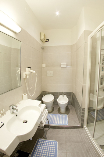 Bathroom 4, Hotel Roma, Trieste