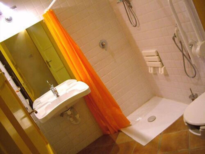 Bathroom 3, La Meridiana, Rome