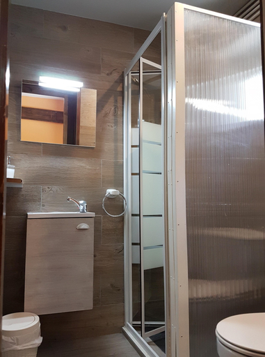 Bathroom 5, Alberg Les Daines, Lleida