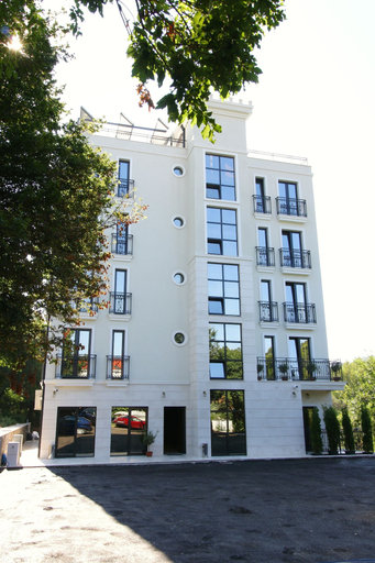 Exterior & Views 2, Plaza Lucice