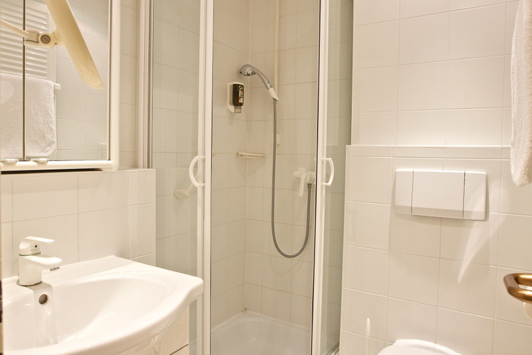 Bathroom 5, Wunsch Hotel Mürz - Natural Health & Spa Hotel, Passau