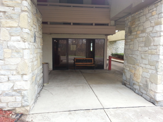 Exterior & Views 2, Days Inn & Suites by Wyndham Monroe, Monroe