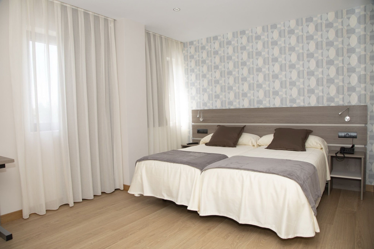 Bedroom 2, Hotel Mercedes, Cantabria