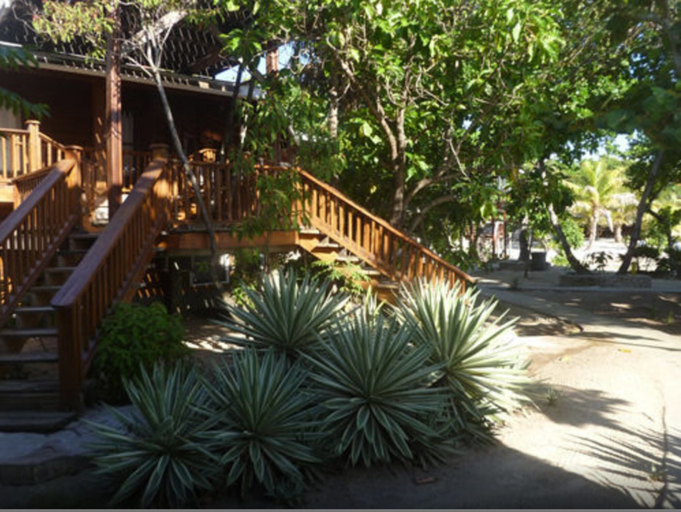 Exterior & Views 2, Foster's West Bay Resort, Roatán