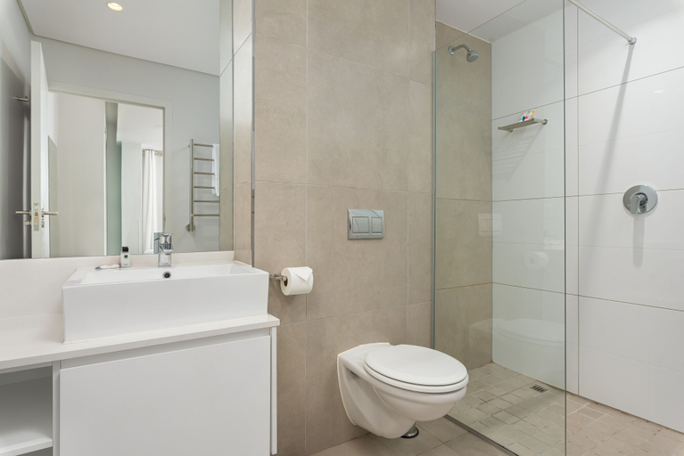 Bathroom, The Sentinel 1310, City of Cape Town