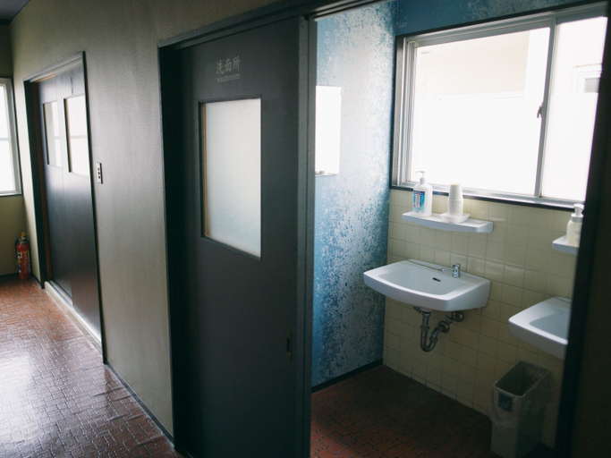Bathroom 4, Minshuku Wakatake, Nachikatsuura