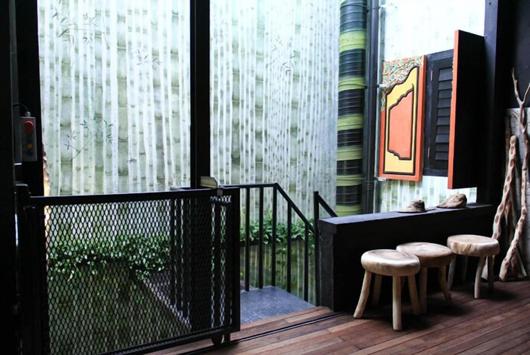 Exterior & Views 20