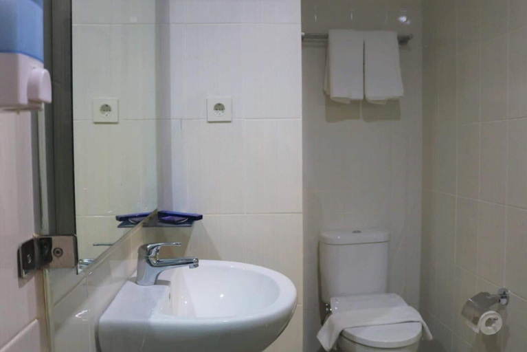 Bathroom 5, Ancyra Hotel, Poso