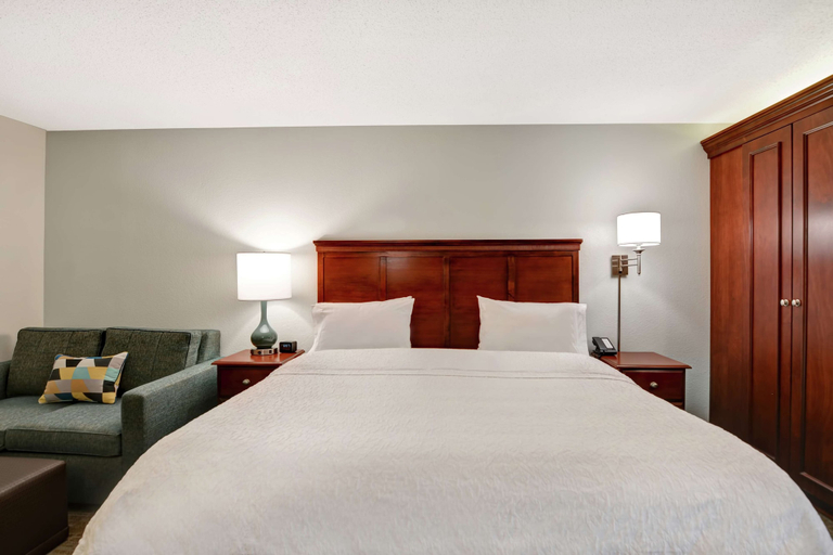 Bedroom 3, Hampton Inn Beckley, Raleigh
