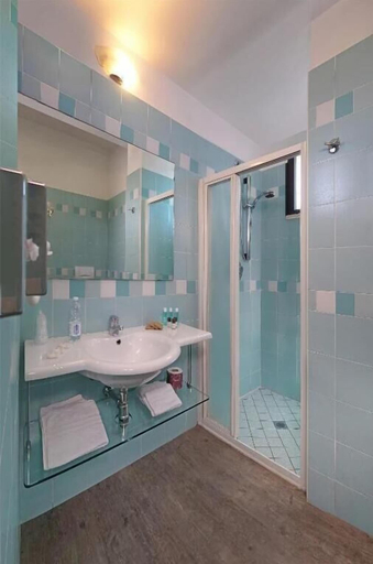 Bathroom 5, Hotel Venus, Pesaro E Urbino
