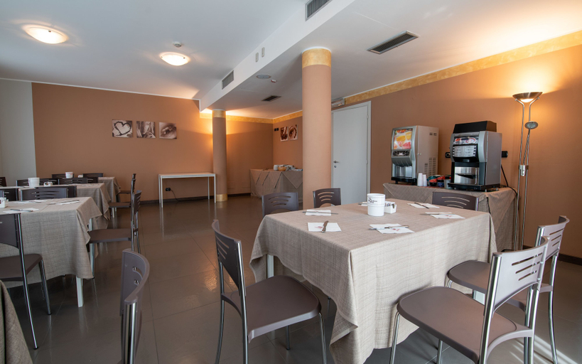 Food & Drinks 5, Hotel Mediterraneo, Milano