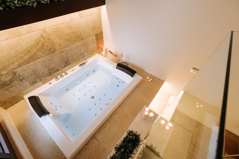Bathroom 5, Suite1212 Pirrelli, Bari