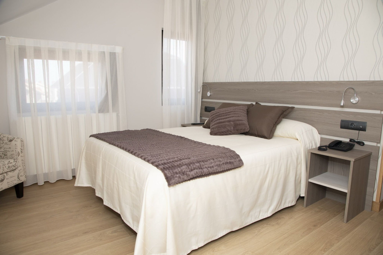 Bedroom 4, Hotel Mercedes, Cantabria