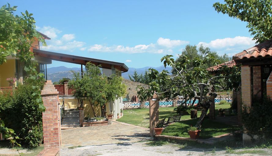Exterior & Views
