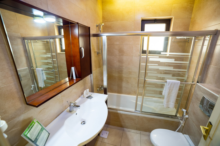 Bathroom 4, Comfort Hotel Suites, Amman