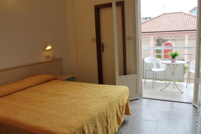 Bedroom 3, Hotel Madrid, Rimini