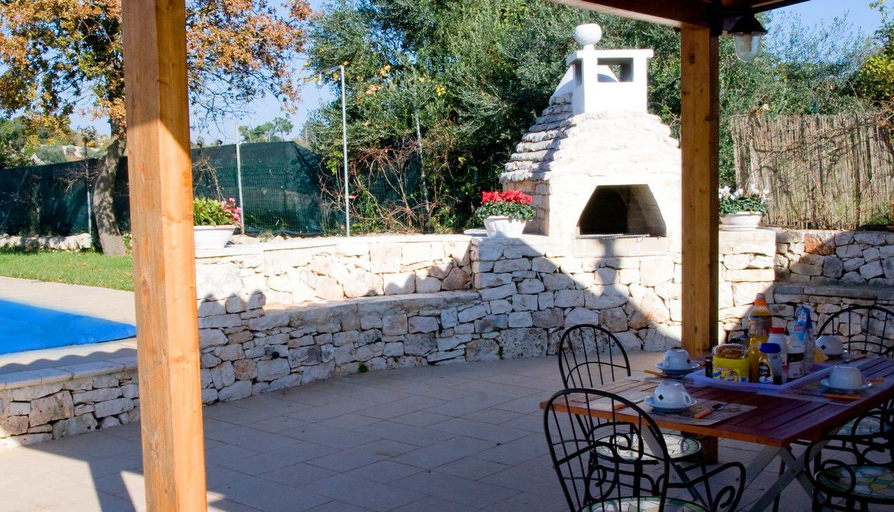 Others 4, Trullo Le Roux, Brindisi