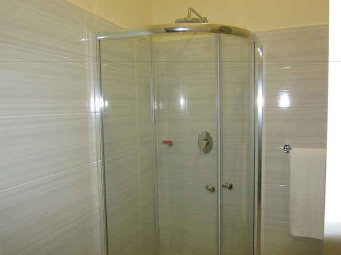 Bathroom 4, Art Lodges, Harare