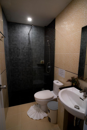 Bathroom 5, Ban's Avenue Guest House, Ko Phangan