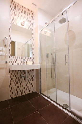 Bathroom 4, Hotel Bergamo, Rimini