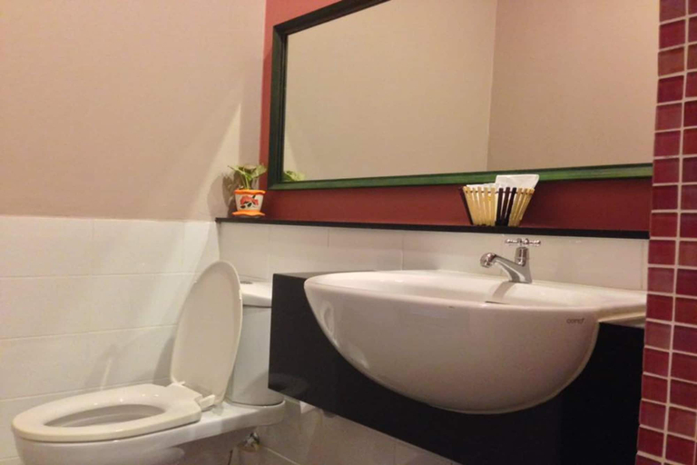 Bathroom 3, Mulberry House Korat, Pak Thong Chai