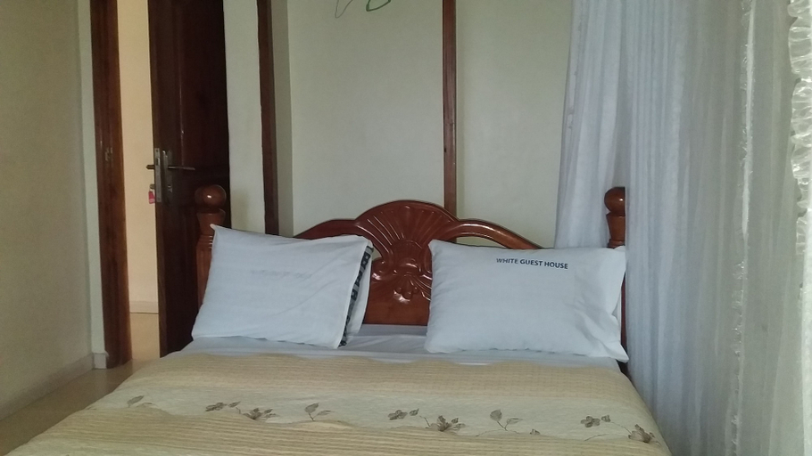 Bedroom 2, Trust White Hotel, Igara