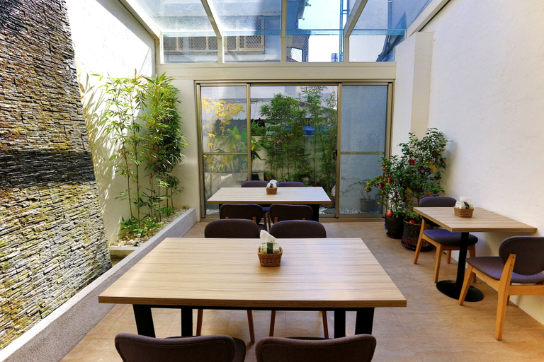 Food & Drinks 5, Station 100m B&B, Hualien