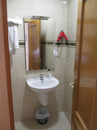 Bathroom, Hostal Becares, Palencia