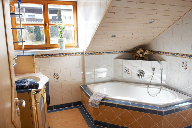 Bathroom, Übernachtungspension ohne Frühstück - Pension - Ferienwohnungen Ludwig, Cham
