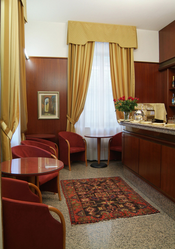 Others 5, Hotel Residence, Parma