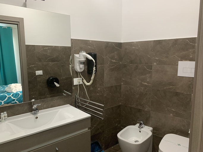 Bathroom 5, Tyrrhenum, Napoli