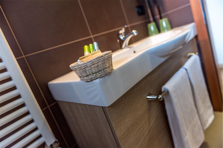 Bathroom 3, Villa Cameras, Trento