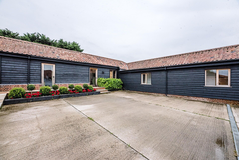 Exterior & Views 2, Granary Barn, Suffolk