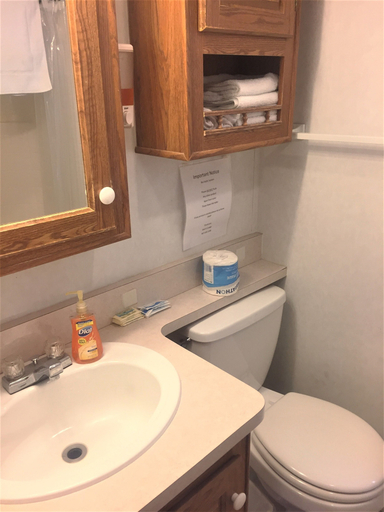 Bathroom 3, Gwin's Lodge & Roadhouse Est. 1952, Kenai Peninsula