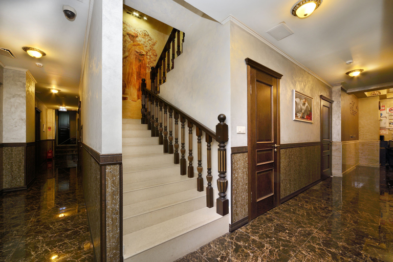 Others 4, Hotel Angelina, Western