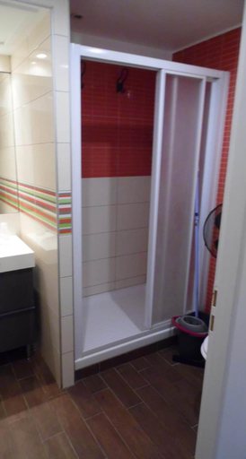 Bathroom 3, Barcelo Appart'Hôtel, Alpes-de-Haute-Provence