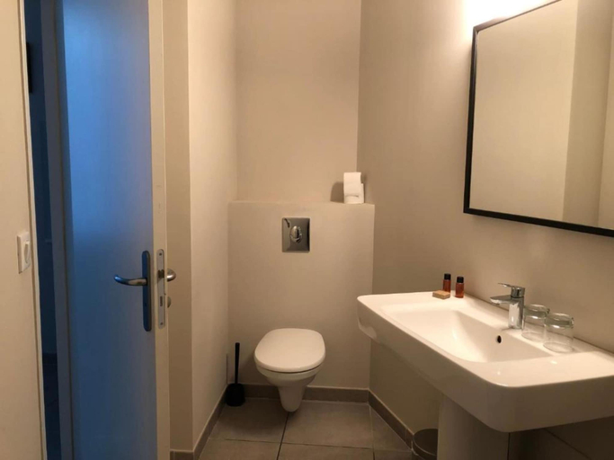 Bathroom 5, Le Grenier Occitan, Aude